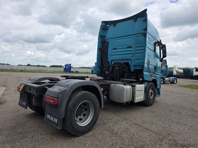 Standard tractor unit MAN 18.470 TGX XXL Unfall, Retarder, 2 Kreis Hydr.