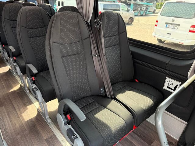 Minibus MERCEDES-BENZ Sprinter 517 Transfer 45 LL 19 +1 Tremonia