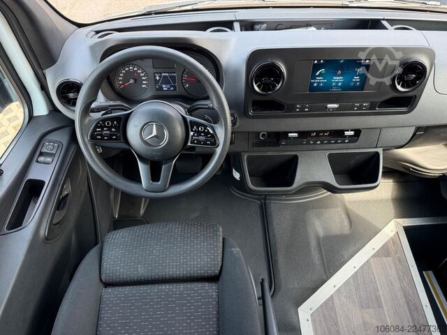 Minibus MERCEDES-BENZ Sprinter 517 Transfer 45 LL 19 +1 Tremonia