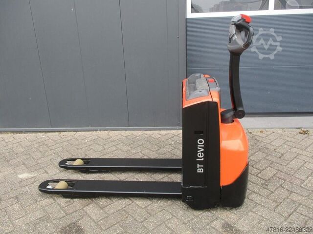 Pallet truck TOYOTA LWE140