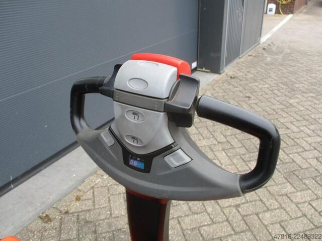 Pallet truck TOYOTA LWE140