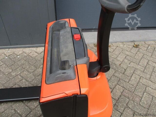 Pallet truck TOYOTA LWE140