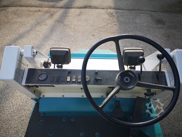 Road sweeper Tennant 215 Tennant 215