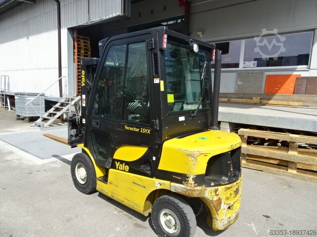 4-wheel forklift Yale GDP25VX