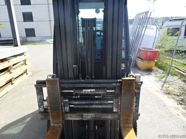 4-wheel forklift Yale GDP25VX