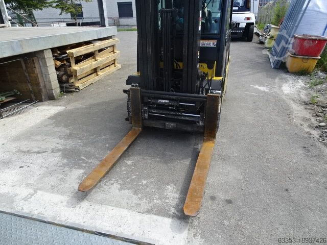 4-wheel forklift Yale GDP25VX