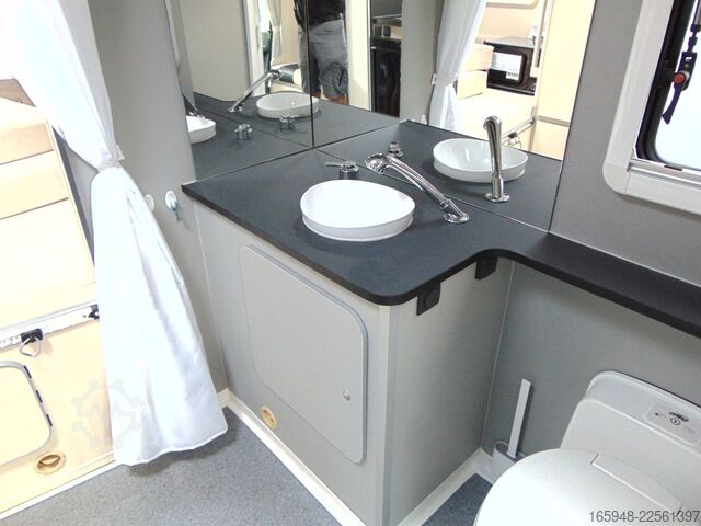 Teilintegriertes Wohnmobil ACROSS 689 CDH Rollstuhllift -barrierefrei AUTOMATIK