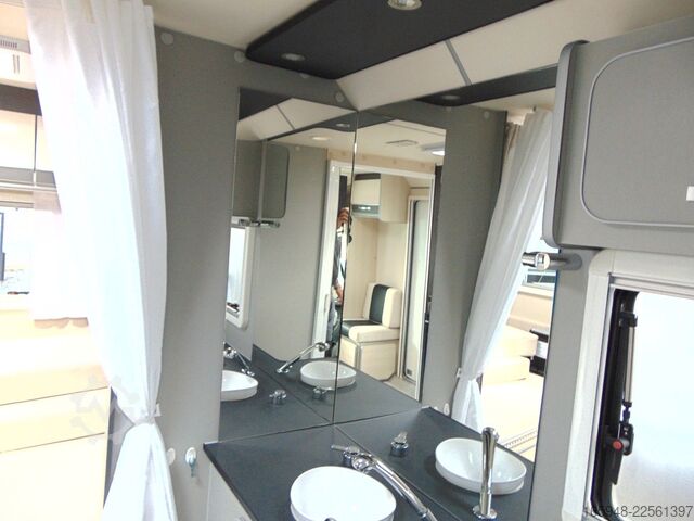 Teilintegriertes Wohnmobil ACROSS 689 CDH Rollstuhllift -barrierefrei AUTOMATIK