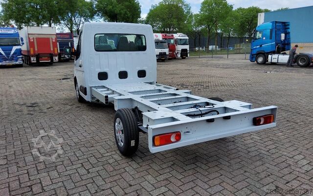 Fahrgestell mit Fahrerhaus Renault Master E-TECH 87 KW FWD EL - 4 TON'S CHASSIS / ...