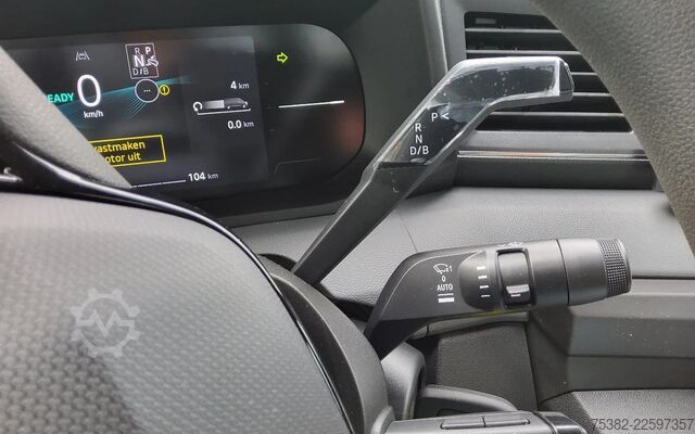 Fahrgestell mit Fahrerhaus Renault Master E-TECH 87 KW FWD EL - 4 TON'S CHASSIS / ...