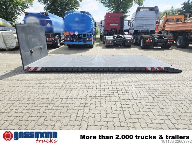 Roll-off container  Abrollplattform 6.000mm, mit abnehmbaren Rungen