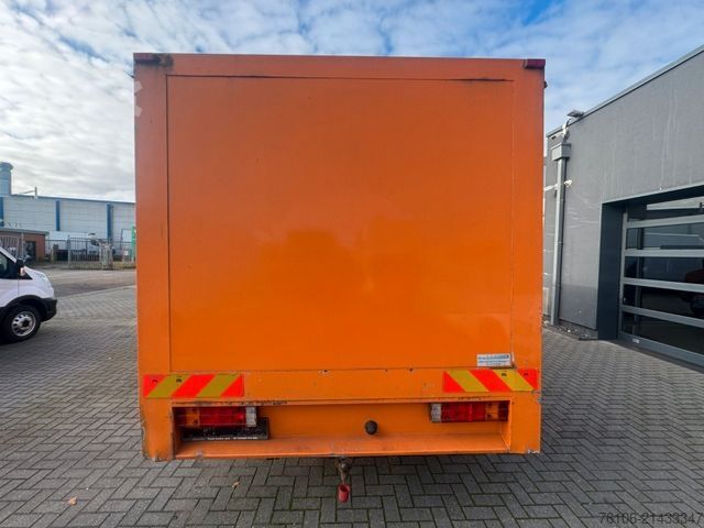 Box truck MERCEDES-BENZ 816 D VARIO Koffer *Ahk*