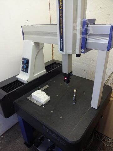 Coordinate measuring machine Mitutoyo Manual CMM Crysta-Plus M 443