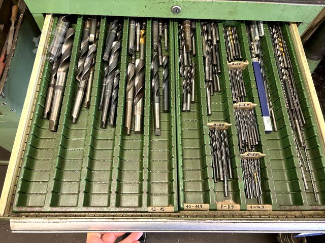 Workshop drawer cabinet with contents nan nan