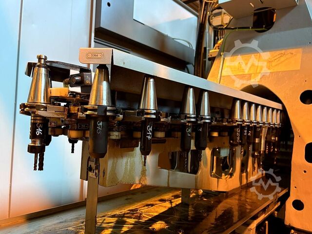 Fünf-Achs-Bearbeitungszentrum CHIRON MILL 800