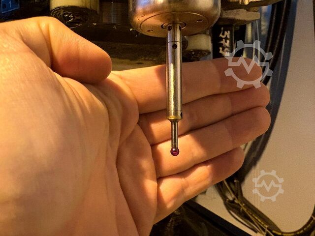 Fünf-Achs-Bearbeitungszentrum CHIRON MILL 800