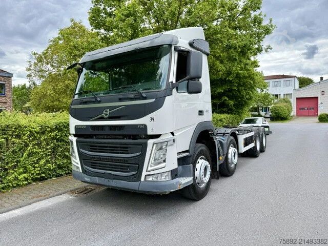 Fahrgestell mit Fahrerhaus Volvo FM 300 / 8x4 / Blatt - Luft / Eu6