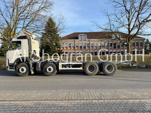 Fahrgestell mit Fahrerhaus Volvo FM 300 / 8x4 / Blatt - Luft / Eu6