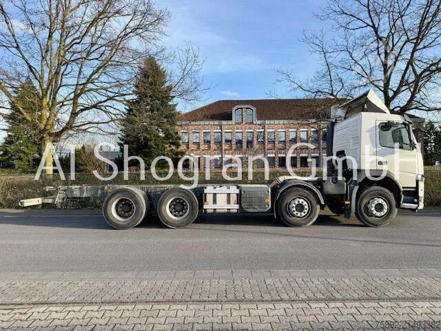 Fahrgestell mit Fahrerhaus Volvo FM 300 / 8x4 / Blatt - Luft / Eu6