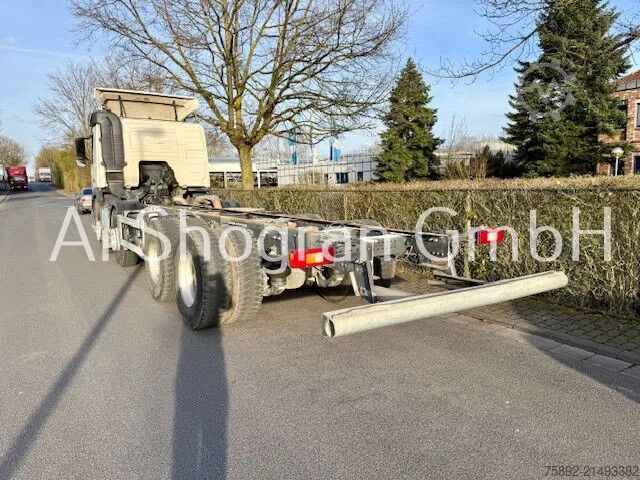 Fahrgestell mit Fahrerhaus Volvo FM 300 / 8x4 / Blatt - Luft / Eu6