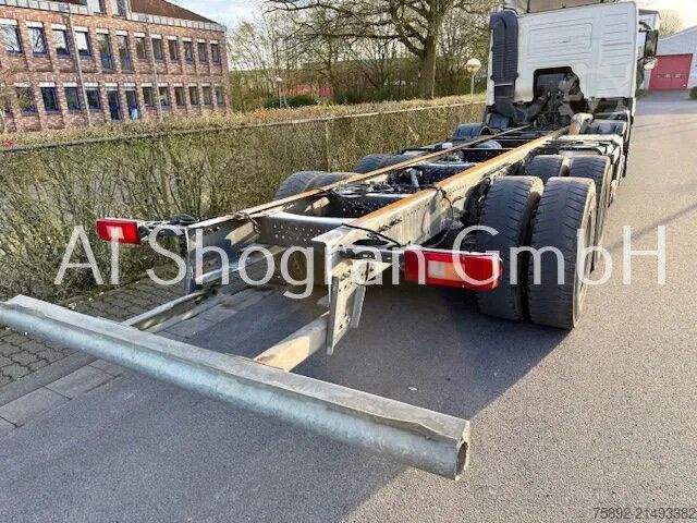 Fahrgestell mit Fahrerhaus Volvo FM 300 / 8x4 / Blatt - Luft / Eu6