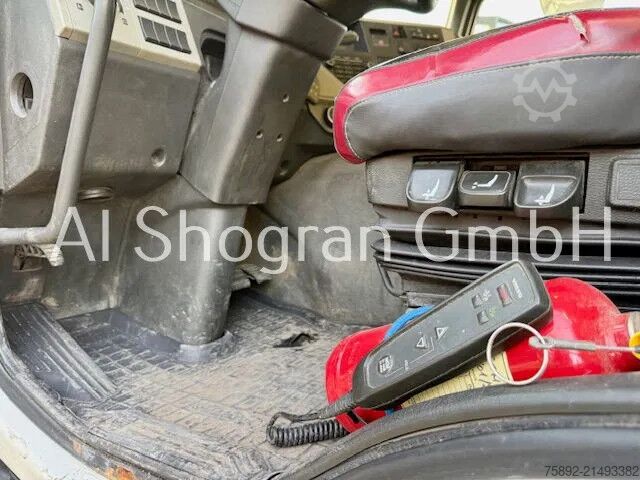 Fahrgestell mit Fahrerhaus Volvo FM 300 / 8x4 / Blatt - Luft / Eu6