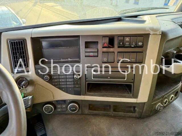 Fahrgestell mit Fahrerhaus Volvo FM 300 / 8x4 / Blatt - Luft / Eu6