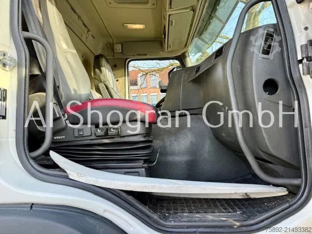 Fahrgestell mit Fahrerhaus Volvo FM 300 / 8x4 / Blatt - Luft / Eu6