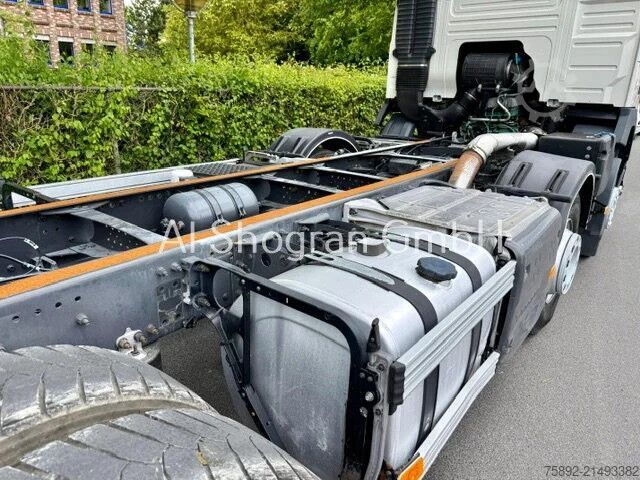 Fahrgestell mit Fahrerhaus Volvo FM 410 / 8x4 / Blatt - Luft / Eu6