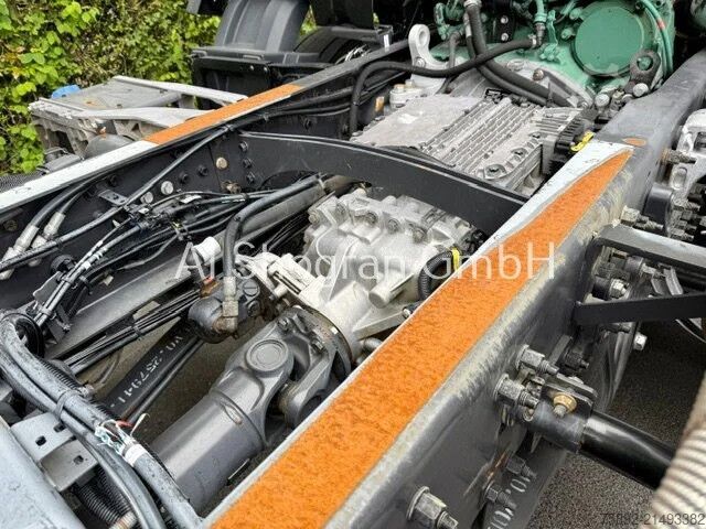 Fahrgestell mit Fahrerhaus Volvo FM 410 / 8x4 / Blatt - Luft / Eu6