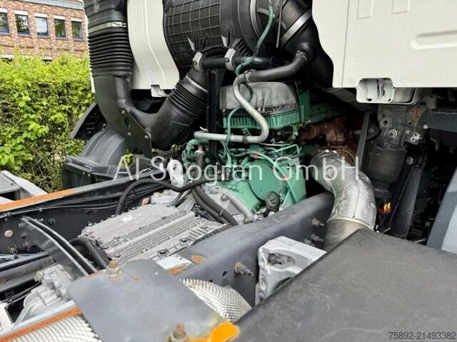 Fahrgestell mit Fahrerhaus Volvo FM 410 / 8x4 / Blatt - Luft / Eu6