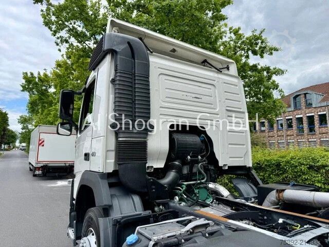 Fahrgestell mit Fahrerhaus Volvo FM 410 / 8x4 / Blatt - Luft / Eu6