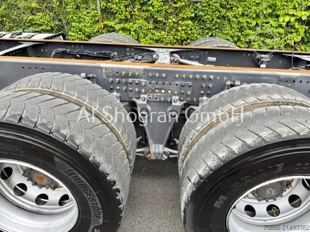 Fahrgestell mit Fahrerhaus Volvo FM 410 / 8x4 / Blatt - Luft / Eu6