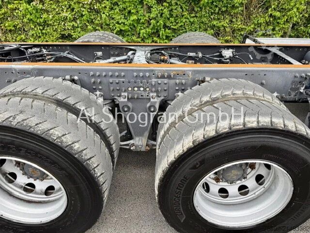 Fahrgestell mit Fahrerhaus Volvo FM 410 / 8x4 / Blatt - Luft / Eu6