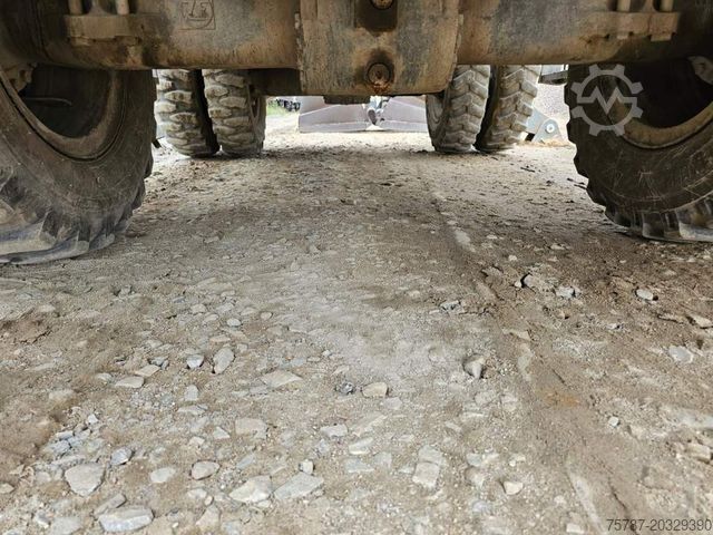 Mobile excavator LIEBHERR A 904-2 C Litronic mit fahrbarer  Kabine, Klima