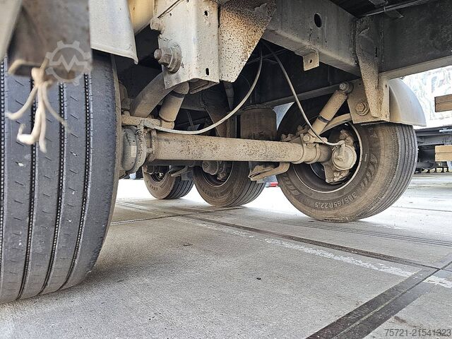 Loading platform FRUEHAUF 