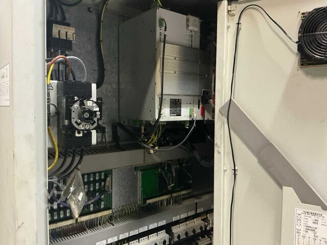 Vertikales Bearbeitungszentrum MTRent MTcut V110