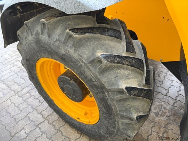 Teleskoparmstapler JCB 535-125 / 2017 BJ / 2.768 H / 12.5 Meter