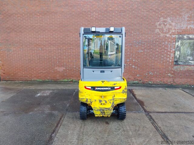 Elektro 4 Rad-Stapler Jungheinrich EFG 320