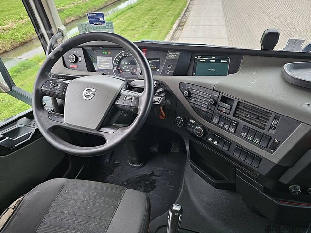 Standard-SZM VOLVO FH 500 6X2 STEERED PTO+HYDR