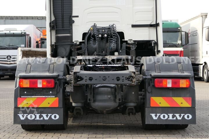 Standard tractor unit VOLVO FH 500 Globetrotter 2-Tanks Euro 6