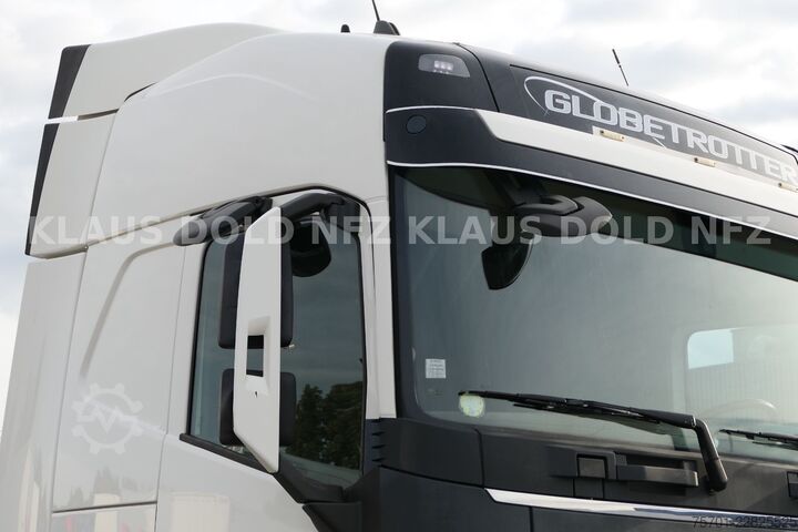 Standard tractor unit VOLVO FH 500 Globetrotter 2-Tanks Euro 6