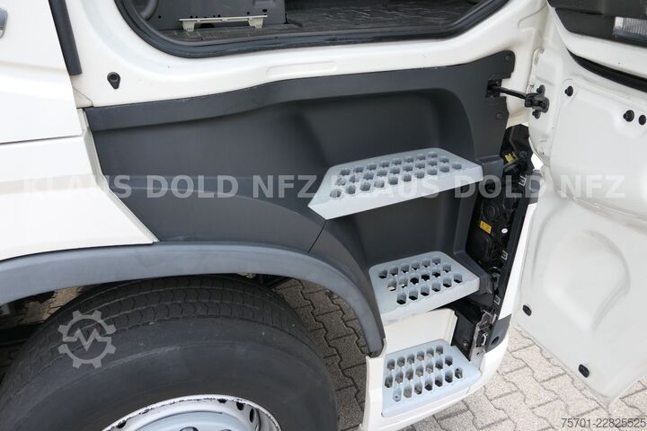 Standard tractor unit VOLVO FH 500 Globetrotter 2-Tanks Euro 6