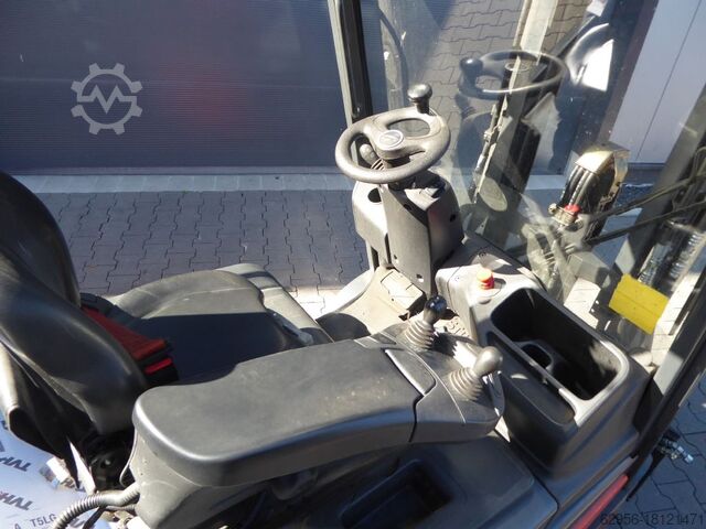 Electric 4-wheel forklift Linde E25-01
