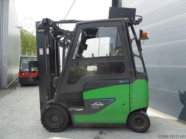 Electric 4-wheel forklift Linde E25H 01/600