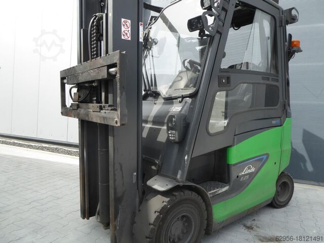 Electric 4-wheel forklift Linde E25H 01/600