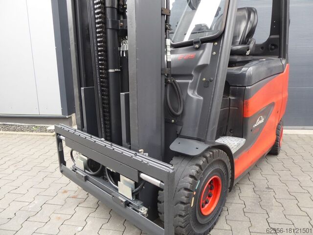 Elektro 4 Rad-Stapler Linde E25H-01/600