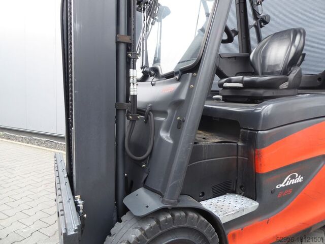 Elektro 4 Rad-Stapler Linde E25H-01/600