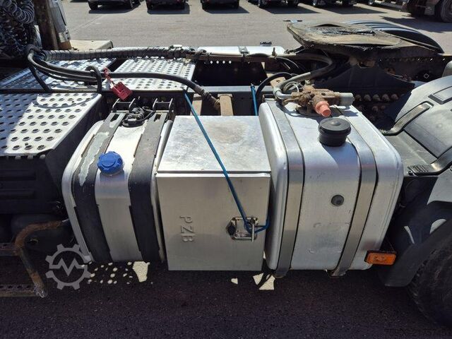 Standard tractor unit Volvo FH