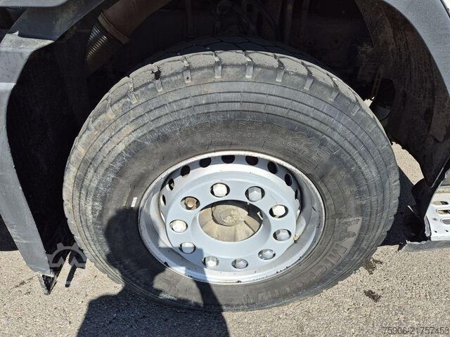 Standard tractor unit Volvo FH